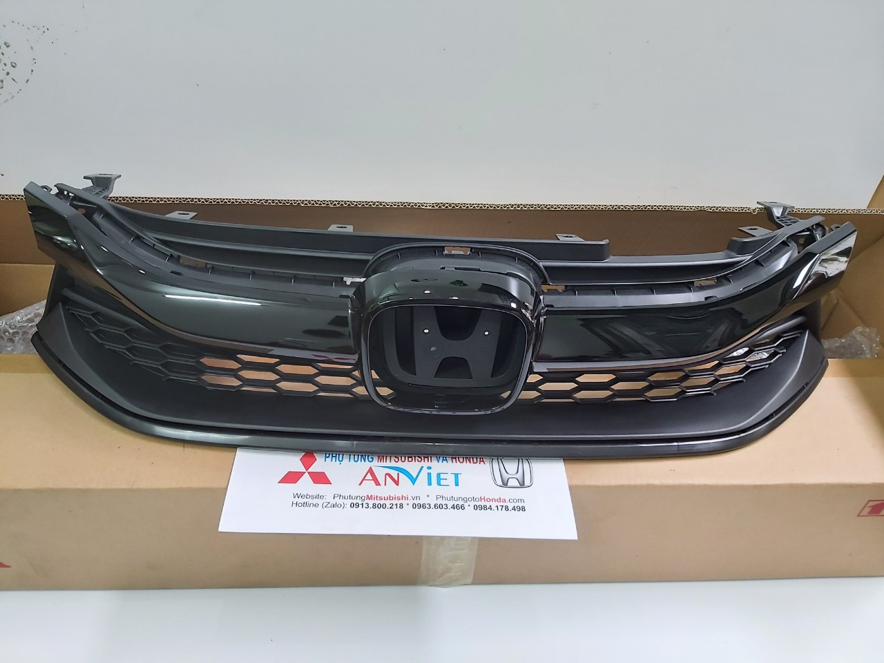 Mặt ca lăng xe Honda Brio